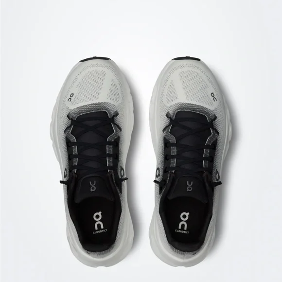 On Running Women's Athletic Shoes in Black and White - Picture 5 of 12